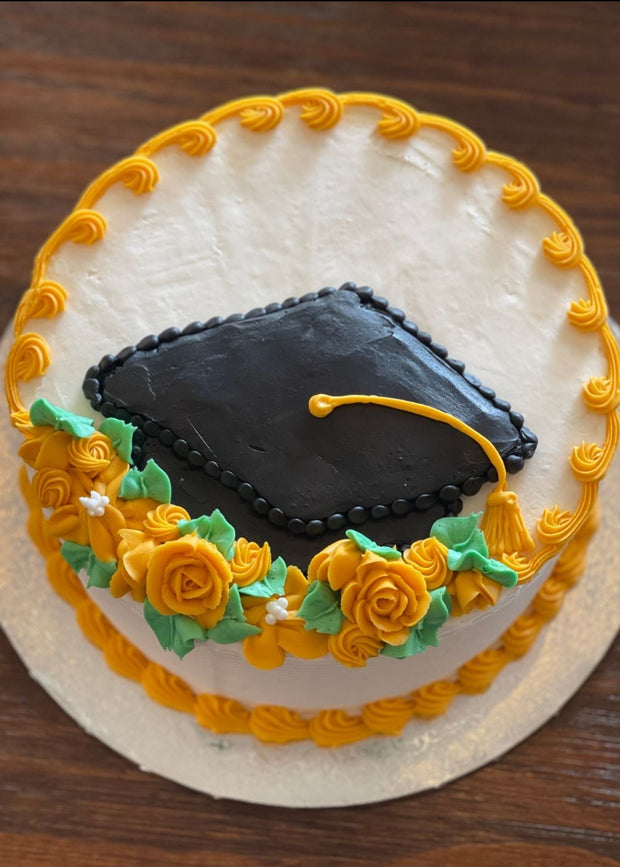 Graduation Cap with Roses Party Cake